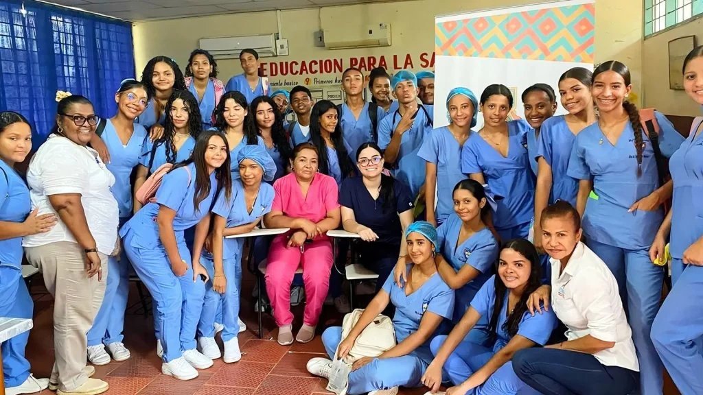 Voluntariado de Uniguajira Sede Villanueva hace presencia en instituciones educativas del municipio