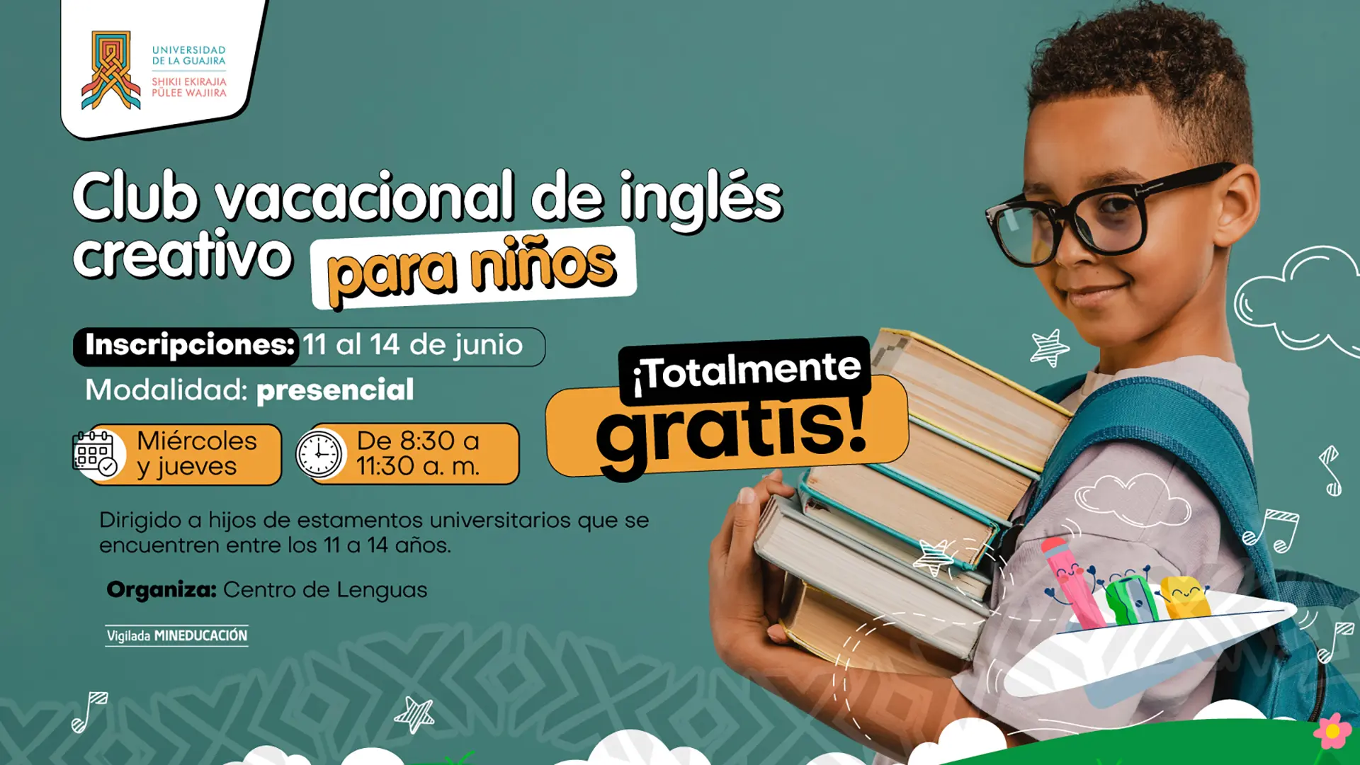 Niño lleva un morral en su espalda y varios libros en sus manos