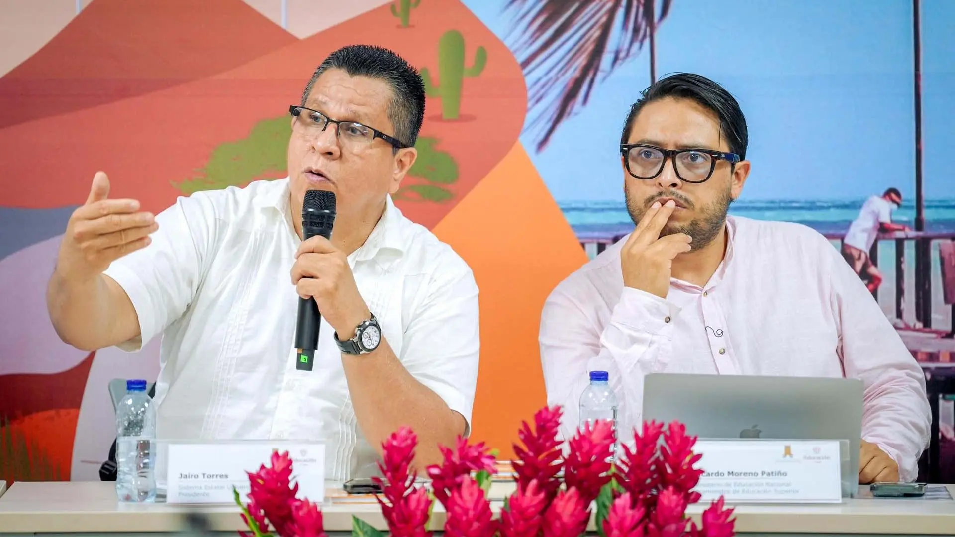 Presidente del SUE, Jairo Torres Oviedo y el viceministro de educación, Ricardo Moreno Patiño. Foto: Mineducación
