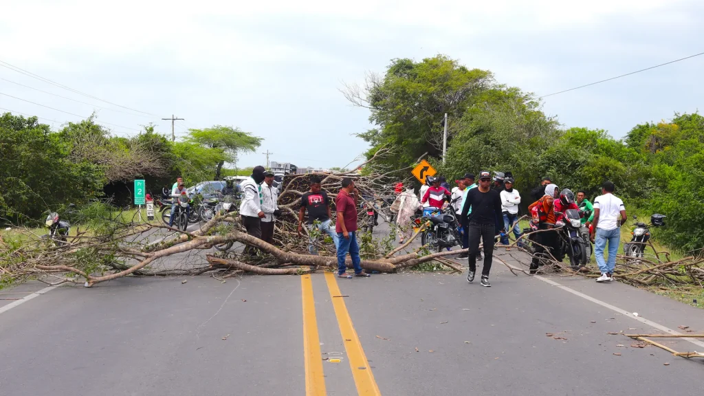 Bloqueos en La Guajira: obstáculos al desarrollo económico y social