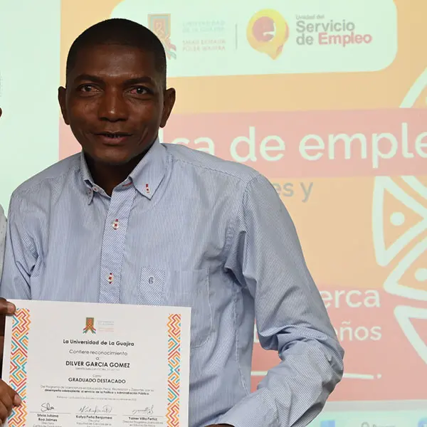 Dilver Garcias Gomez
Por su desempeño sobresaliente al servicio de la política y administración pública.