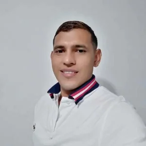 Johnatan Jair Gómez Pedrozo Por su desempeño sobresaliente en su ejercicio como profesional.