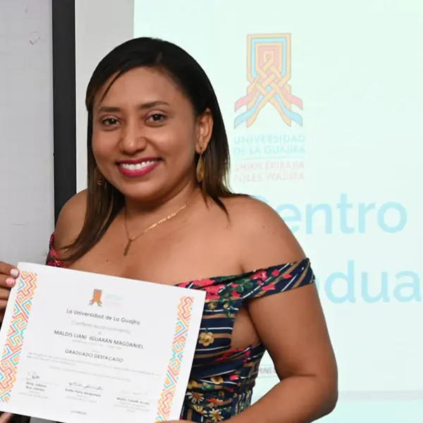 Maldis Iguaran Magdaniel Por su desempeño sobresaliente en su ejercicio como profesional.