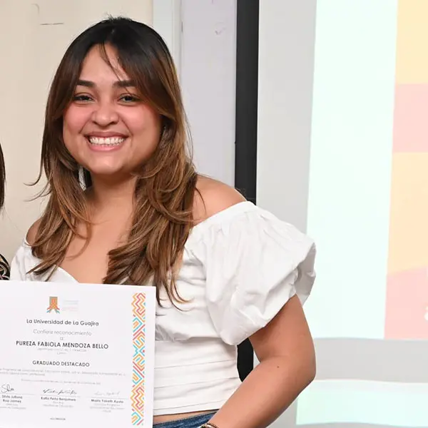 Pureza Fabiola Mendoza Bello Por su desempeño sobresaliente en su ejercicio como profesional.