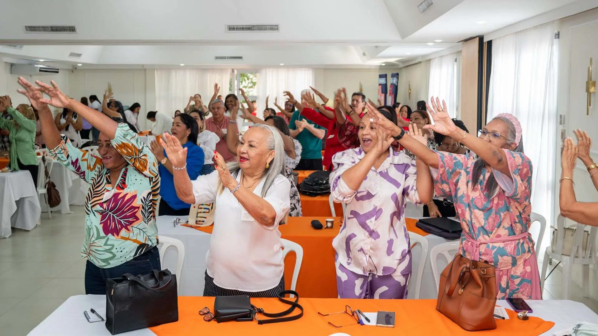 Docentes y administrativos de Uniguajira reciben apoyo integral en su etapa prejubilatoria