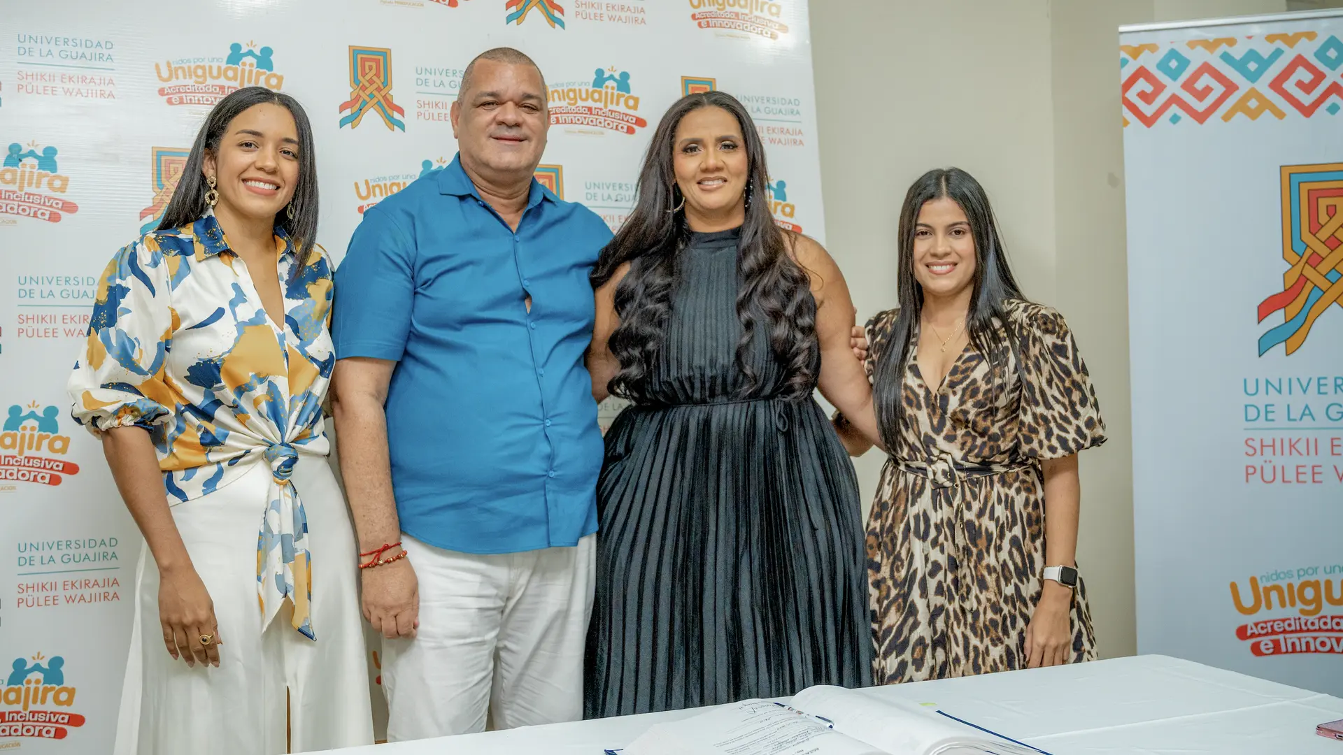 cuatro personas adultas , 1 hombre y tres mujeres