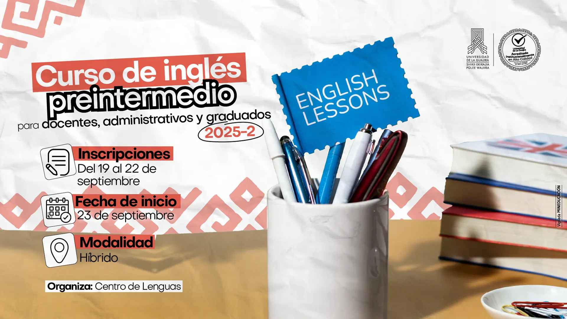 Pieza gráfica del curso de inglés preintermedio 2025-2 de Uniguajira, dirigido a docentes, administrativos y graduados, con inscripciones del 19 al 22 de septiembre y modalidad híbrida. Visualmente, presenta un estilo académico con elementos de escritorio.