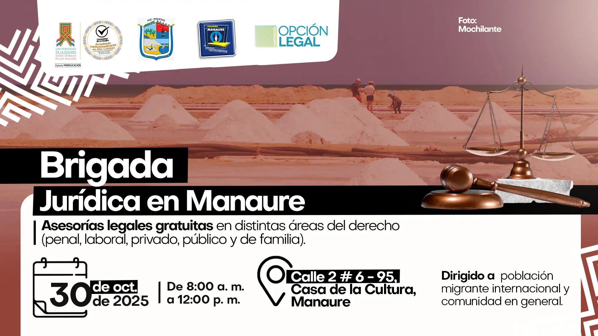 Afiche informativo de la “Brigada Jurídica en Manaure”. En la parte superior se muestran los logotipos de la Universidad de La Guajira, la Alcaldía de Manaure, la Personería de Manare y la Corporación Opción Legal. De fondo aparece una imagen de las salinas de Manaure con varias personas trabajando, y al lado derecho, una balanza y un mazo de juez. En la parte superior derecha se lee “Foto: Mochilante”.
