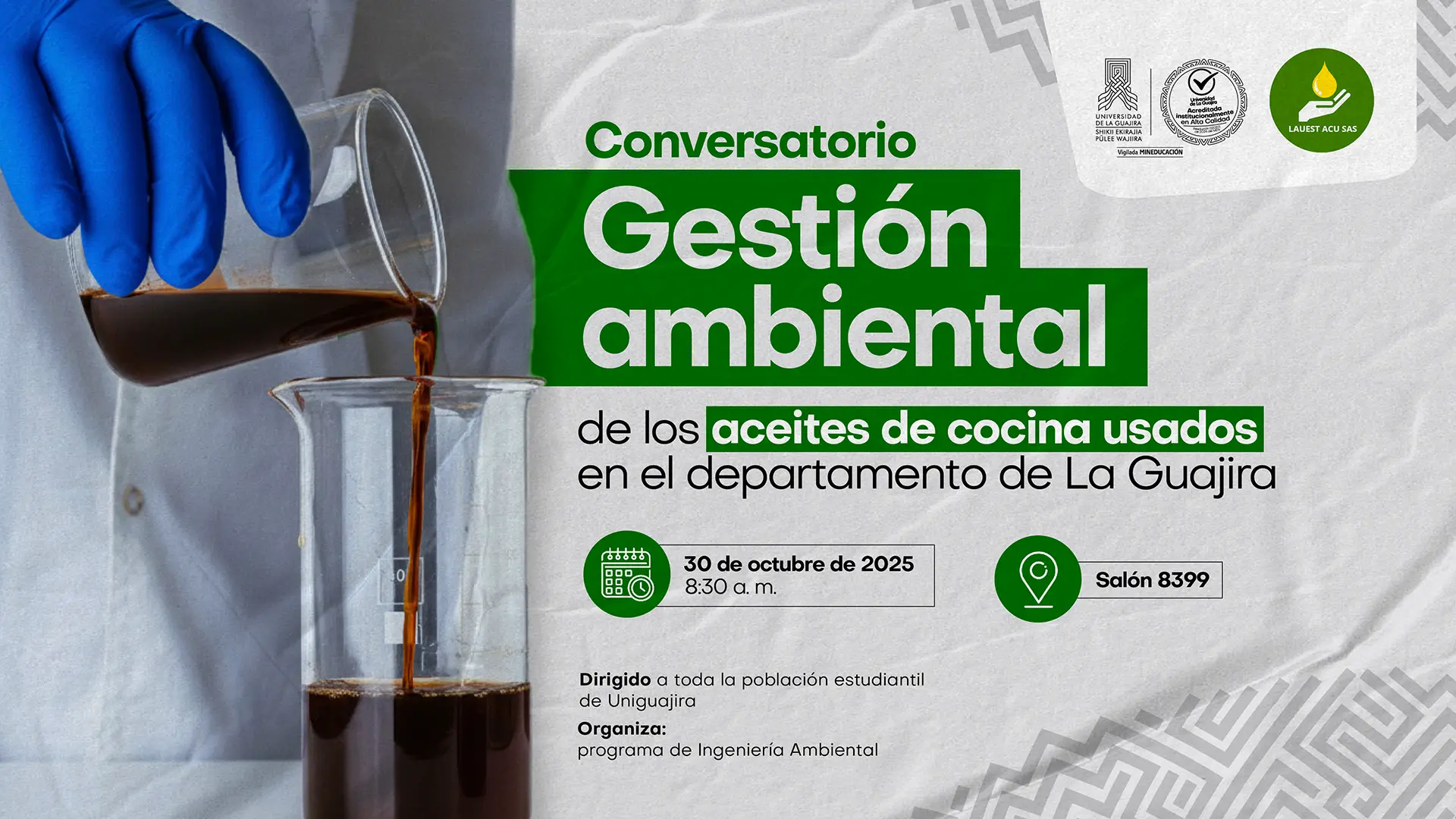 Diseño promocional del conversatorio ‘Gestión ambiental de los aceites de cocina usados en el departamento de La Guajira’, organizado por el programa de Ingeniería Ambiental de Uniguajira. La imagen muestra una mano con guante azul vertiendo líquido oscuro en un vaso de laboratorio, con información del evento: 30 de octubre de 2025, 8:30 a. m., salón 8399