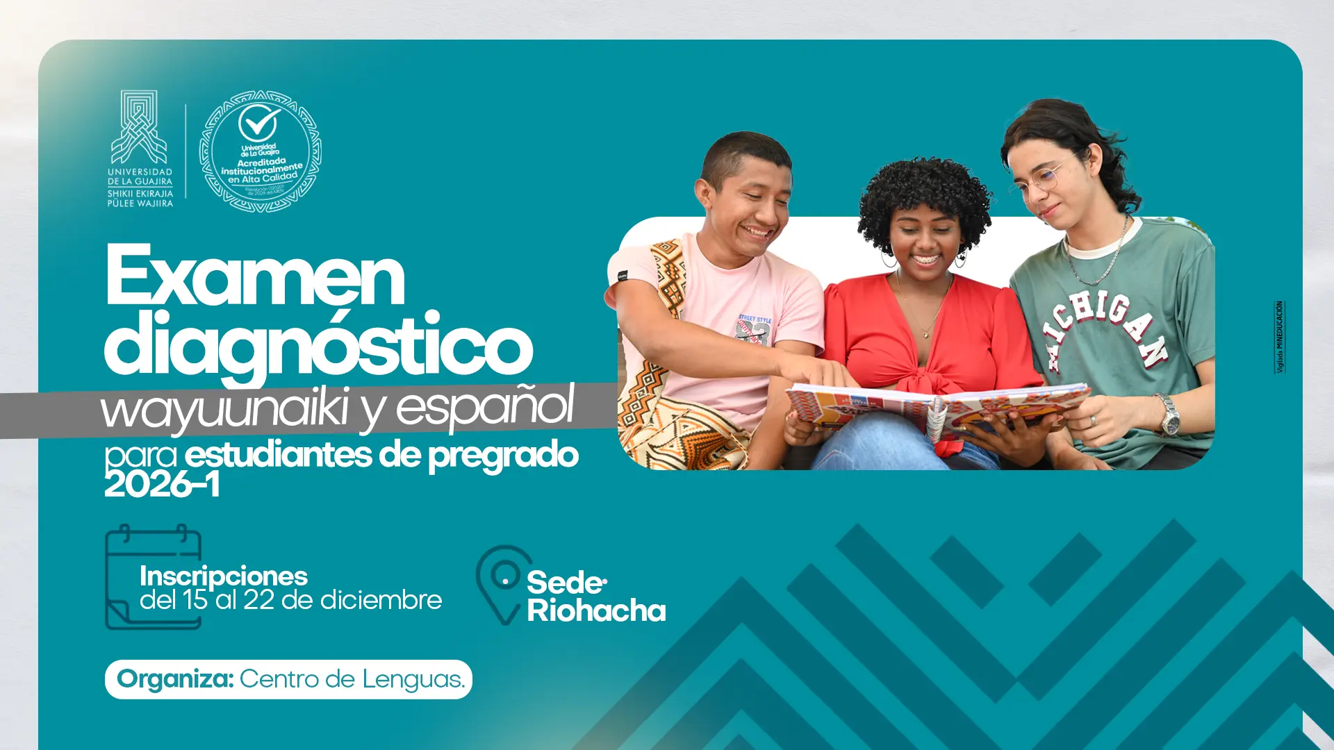 Imagen promocional del Examen Diagnóstico de Wayuunaiki y Español para estudiantes de pregrado 2026-1 de la Universidad de La Guajira. En el diseño aparecen tres estudiantes sentados, compartiendo la lectura de un material académico. El fondo es de color turquesa e incluye el logo institucional acreditado en alta calidad. La pieza informa sobre las fechas de inscripción, del 15 al 22 de diciembre, la sede Riohacha y que el examen es organizado por el Centro de Lenguas.