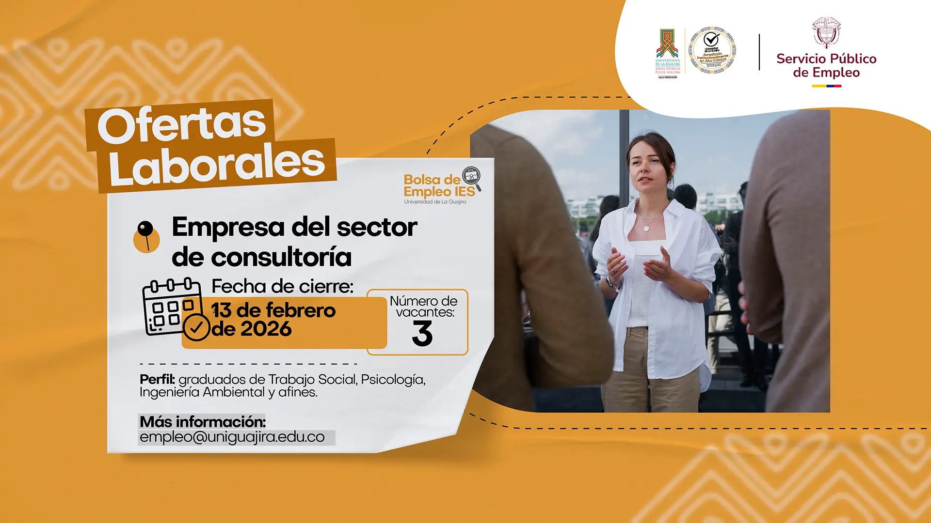 Pieza gráfica de ofertas laborales de la Bolsa de Empleo IES de la Universidad de La Guajira. Convocatoria de una empresa del sector consultoría, con fecha de cierre 13 de febrero de 2026, tres vacantes disponibles y perfiles dirigidos a graduados de Trabajo Social, Psicología, Ingeniería Ambiental y áreas afines. Incluye imagen de una profesional interactuando con un grupo de personas.