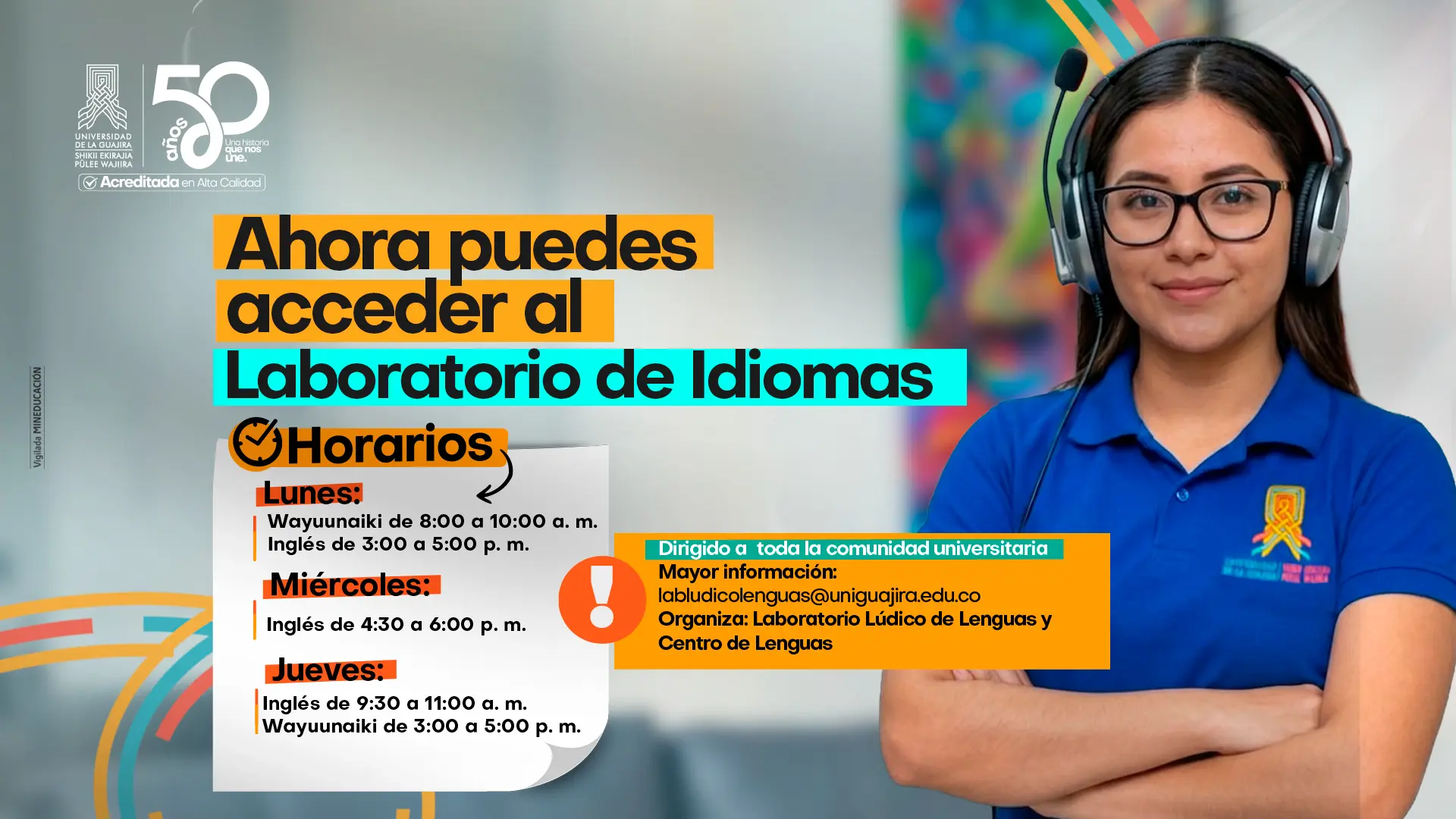 Pieza gráfica que anuncia el acceso al Laboratorio de Idiomas para la comunidad universitaria. Se muestran horarios de clases de inglés y wayuunaiki los lunes, miércoles y jueves. Incluye información de contacto y señala que la actividad es organizada por el Laboratorio Lúdico de Lenguas y el Centro de Lenguas. A la derecha aparece una estudiante con audífonos y micrófono, representando el aprendizaje de idiomas en un entorno académico.