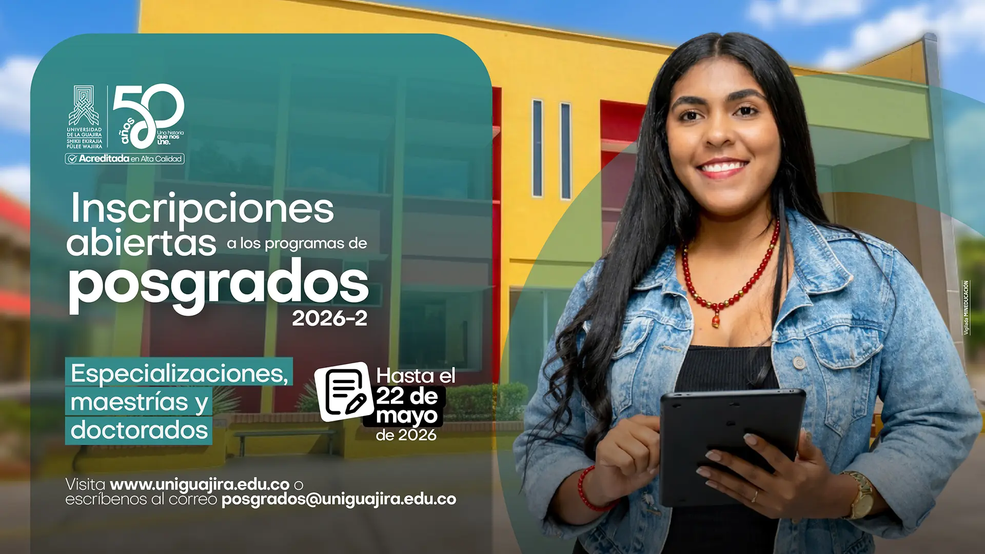 Imagen promocional de la Universidad de La Guajira que anuncia inscripciones abiertas a programas de posgrados 2026-2. A la derecha aparece una estudiante sonriente sosteniendo una tablet, frente a un edificio del campus con colores amarillo y rojo. A la izquierda se lee el mensaje: “Inscripciones abiertas a los programas de posgrados 2026-2. Especializaciones, maestrías y doctorados. Hasta el 22 de mayo de 2026”. En la parte inferior se incluye la página web y el correo de contacto institucional.
