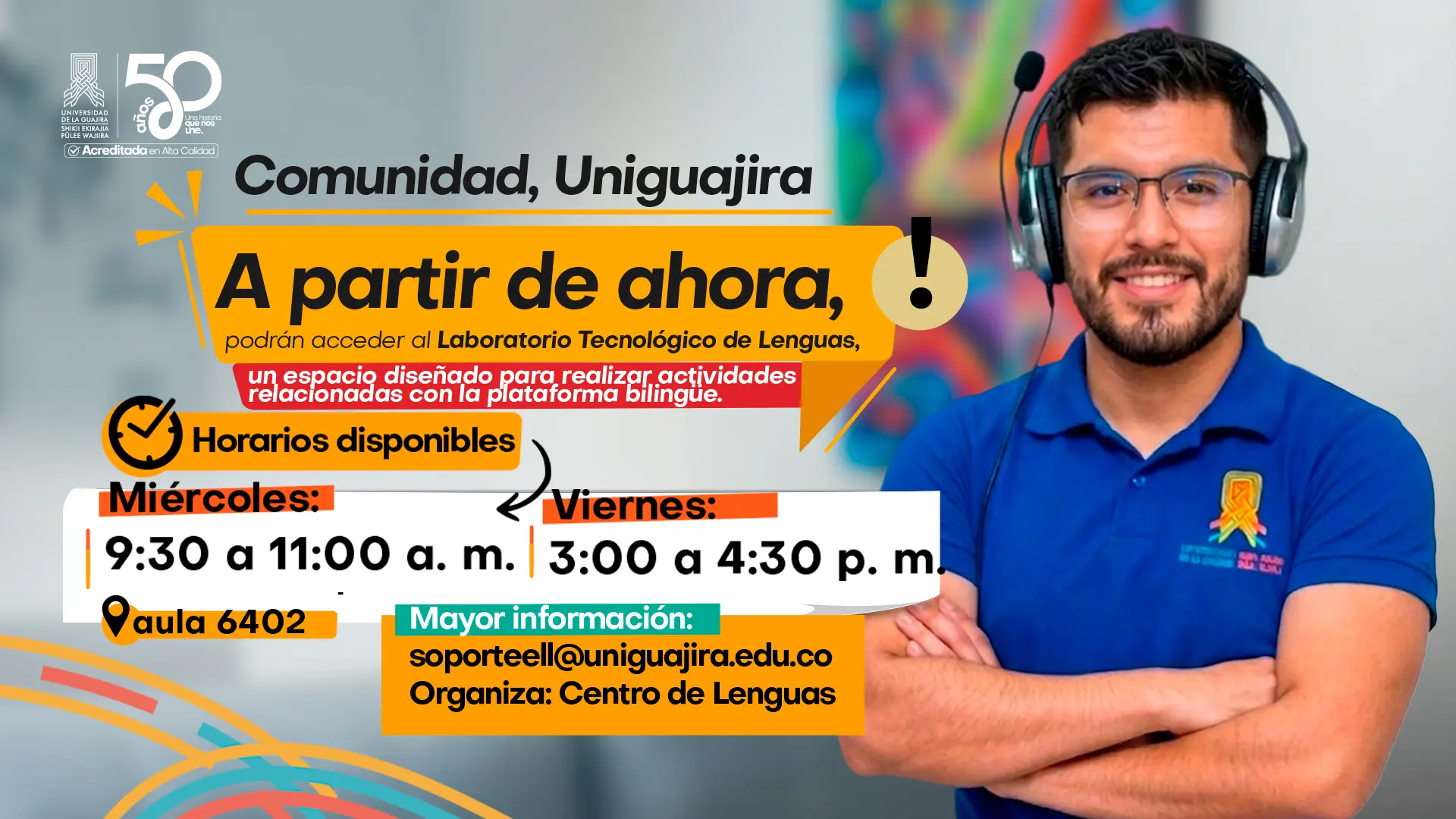 Pieza gráfica informativa de la Universidad de La Guajira que anuncia el acceso al Laboratorio Tecnológico de Lenguas para la comunidad universitaria. A la derecha aparece un hombre joven con gafas y audífonos tipo diadema, vestido con camiseta azul institucional y sonriendo con los brazos cruzados. El aviso informa los horarios disponibles: miércoles de 9:30 a 11:00 a. m. y viernes de 3:00 a 4:30 p. m., en el aula 6402. También incluye el correo soporteell@uniguajira.edu.co y señala que la actividad es organizada por el Centro de Lenguas.