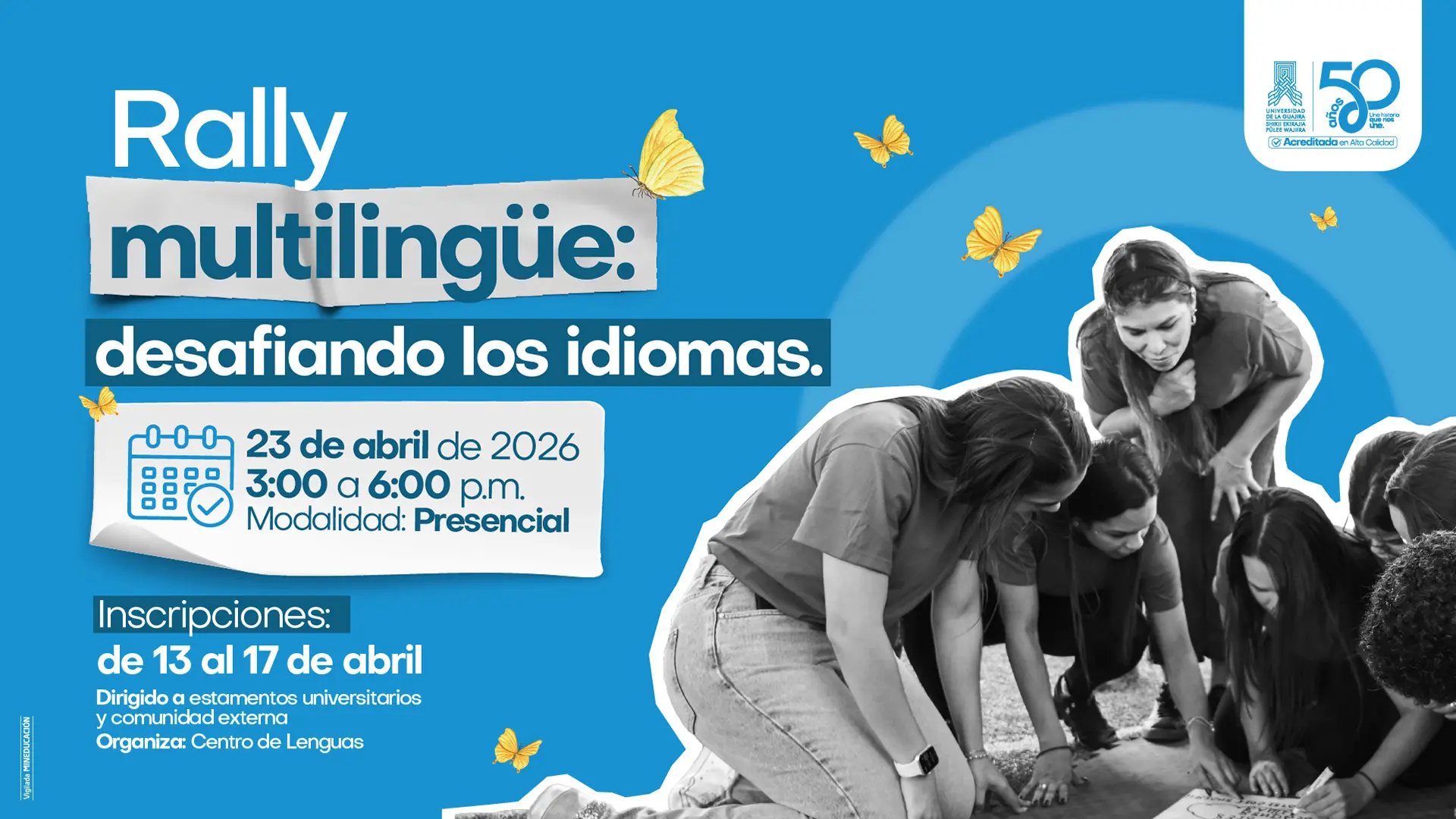 Pieza gráfica del evento Rally multilingüe: desafiando los idiomas, con diseño en tonos azules y elementos gráficos como mariposas. Incluye información clave: fecha 23 de abril de 2026, horario de 3:00 a 6:00 p.m. y modalidad presencial. Se destacan las inscripciones y el público objetivo: estamentos universitarios y comunidad externa, organizado por el Centro de Lenguas. A la derecha, aparece un grupo de jóvenes en blanco y negro participando en una actividad colaborativa al aire libre, reflejando trabajo en equipo y dinamismo.
