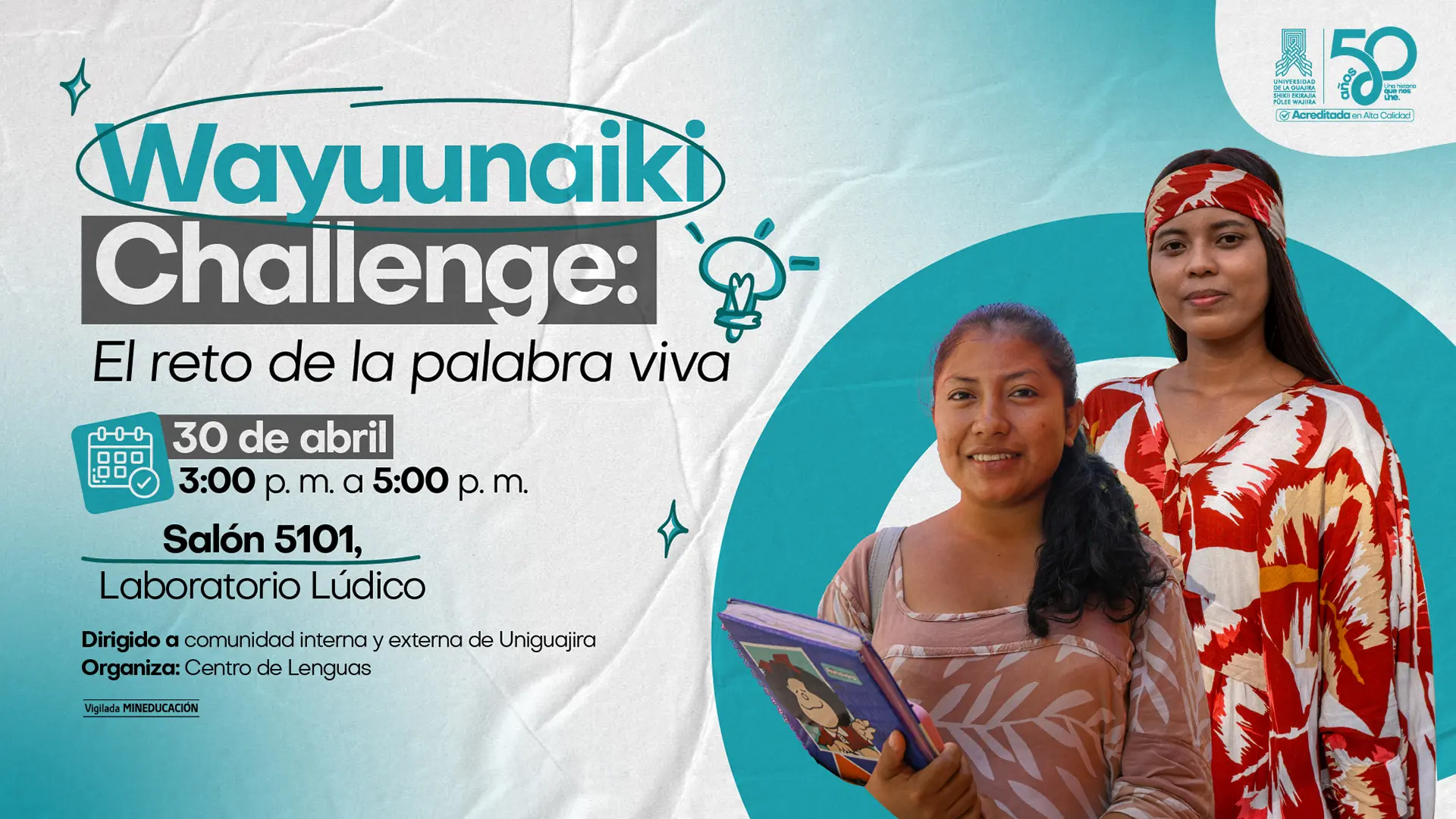 Pieza gráfica de la Universidad de La Guajira que promociona el evento Wayuunaiki Challenge: El reto de la palabra viva. La imagen informa que la actividad se realizará el 30 de abril, de 3:00 p. m. a 5:00 p. m., en el salón 5101 del Laboratorio Lúdico. A la derecha aparecen dos jóvenes mujeres, una de ellas con vestimenta tradicional wayuu y otra sosteniendo un cuaderno. El evento está dirigido a la comunidad interna y externa y es organizado por el Centro de Lenguas.