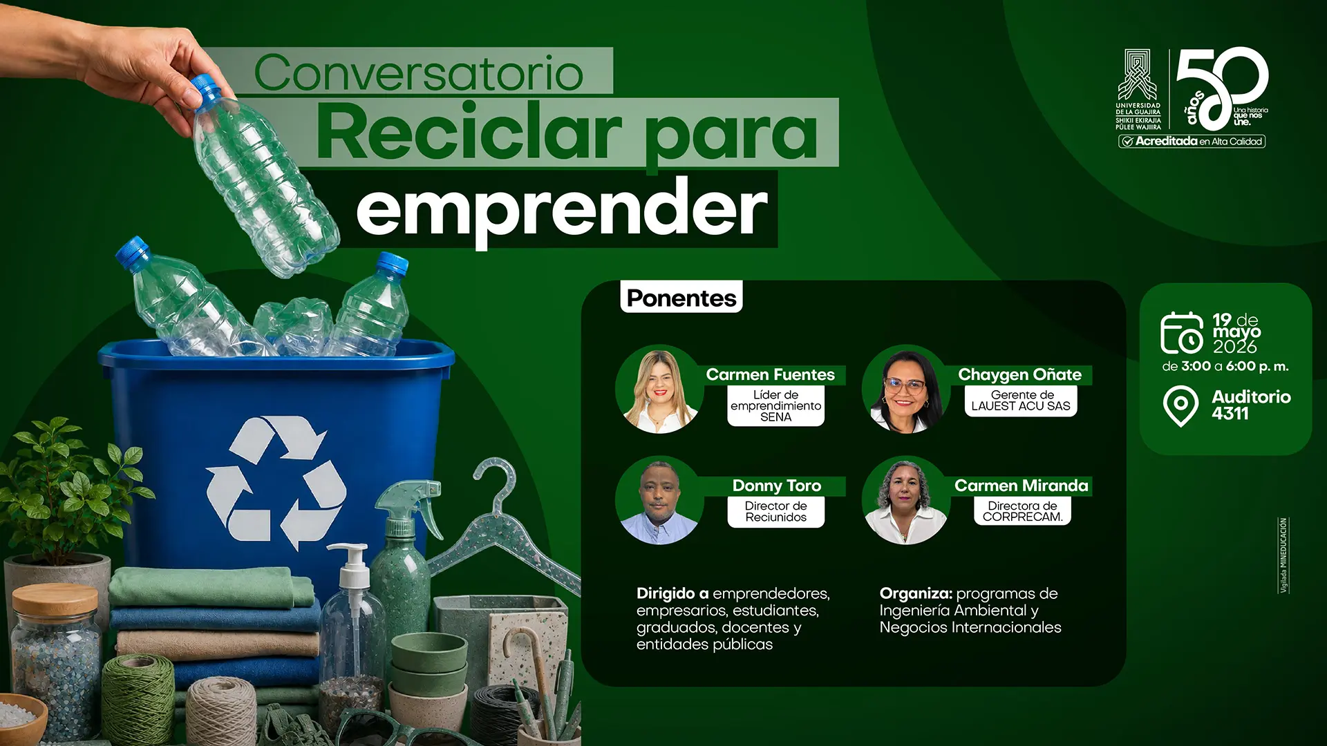 Pieza promocional del conversatorio "Reciclar para emprender" de la Universidad de La Guajira, a realizarse el 19 de mayo de 2026. La imagen destaca a cuatro ponentes expertos, incluye detalles de hora y lugar (Auditorio 4311), y presenta una composición visual con elementos reciclables sobre un fondo verde institucional.