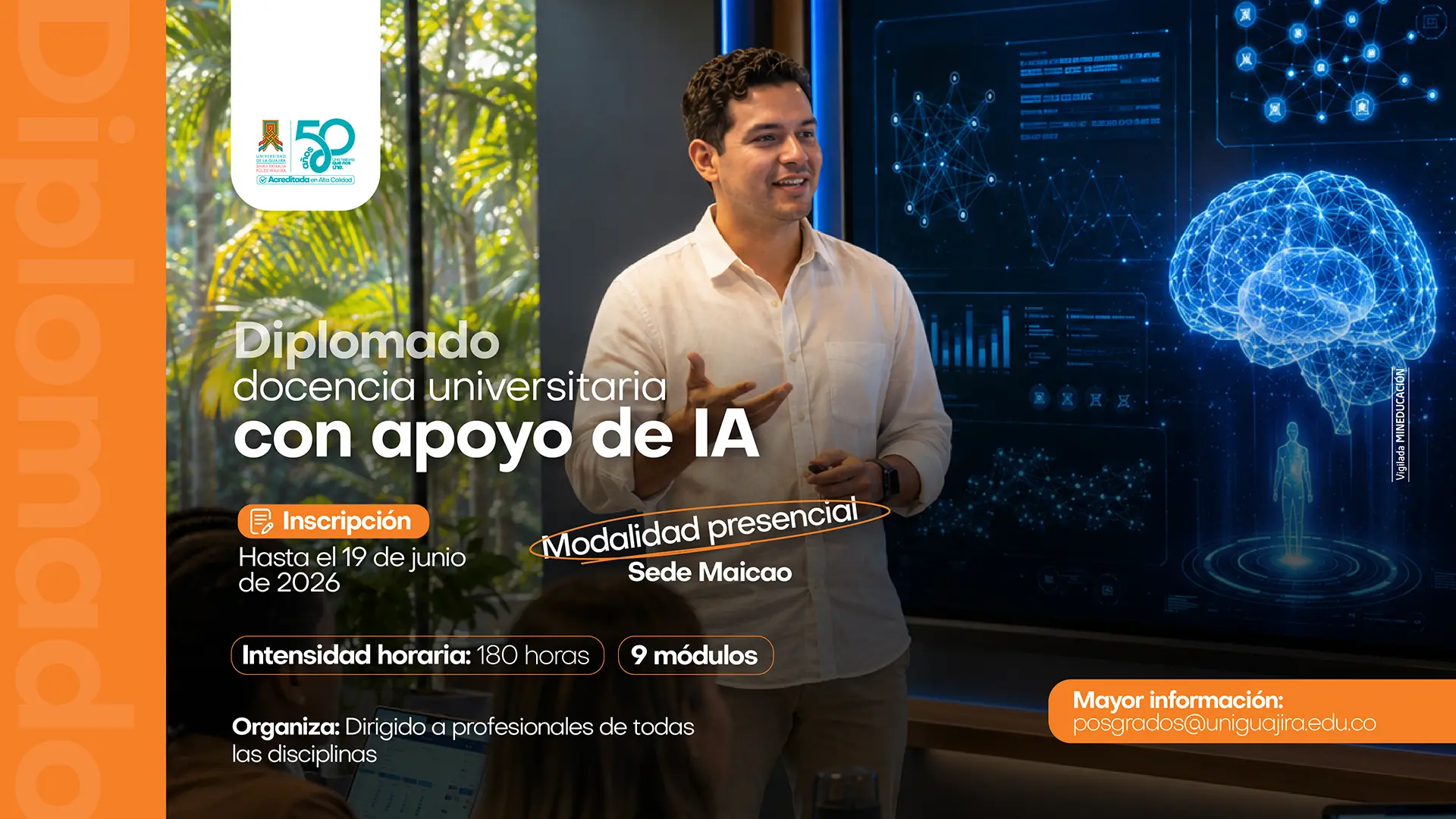 Pieza gráfica promocional de la Universidad de La Guajira sobre el Diplomado en Docencia Universitaria con apoyo de IA en modalidad presencial, sede Maicao. La imagen presenta a un docente realizando una exposición frente a una pantalla digital. Incluye información sobre 180 horas, 9 módulos e inscripciones abiertas hasta el 19 de junio de 2026.