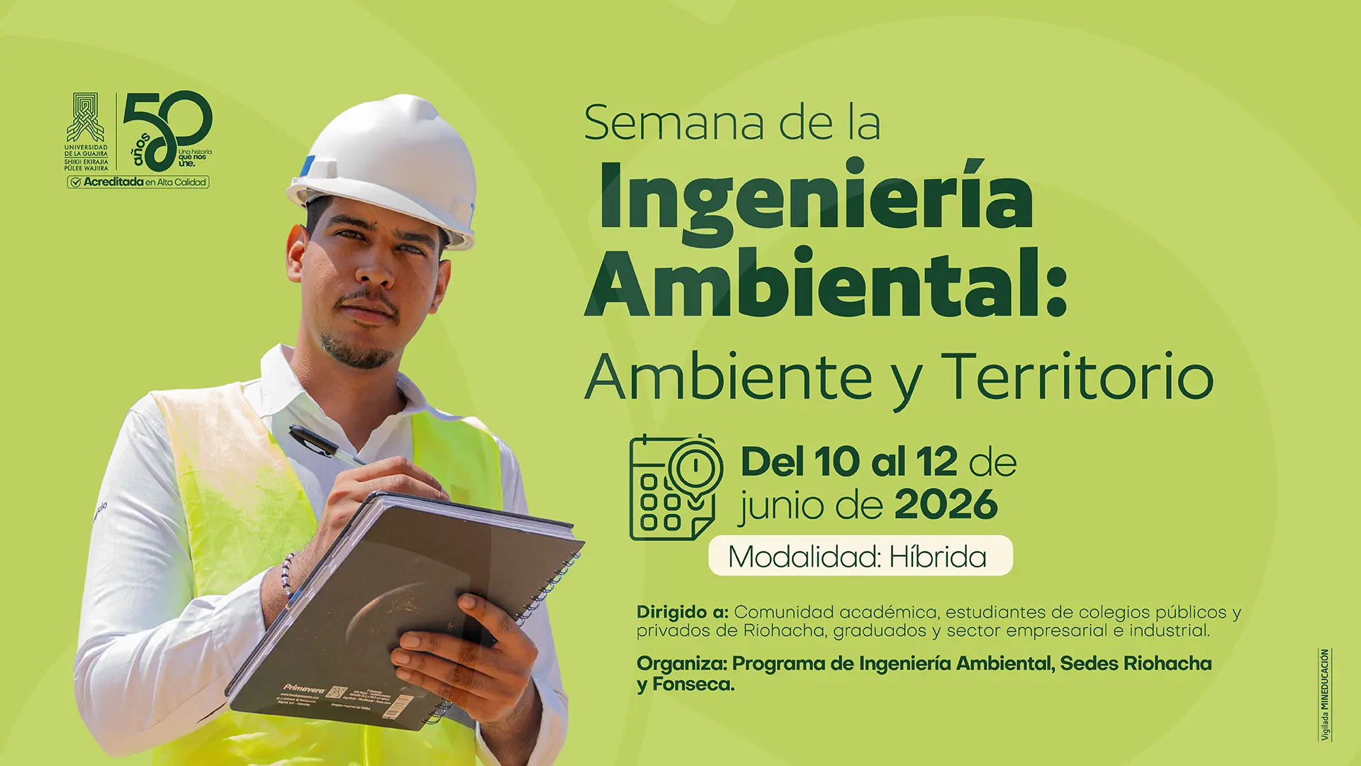 Persona con casco y chaleco de seguridad promociona la Semana de la Ingeniería Ambiental 2026, evento híbrido sobre ambiente y territorio organizado por la Universidad de La Guajira.
