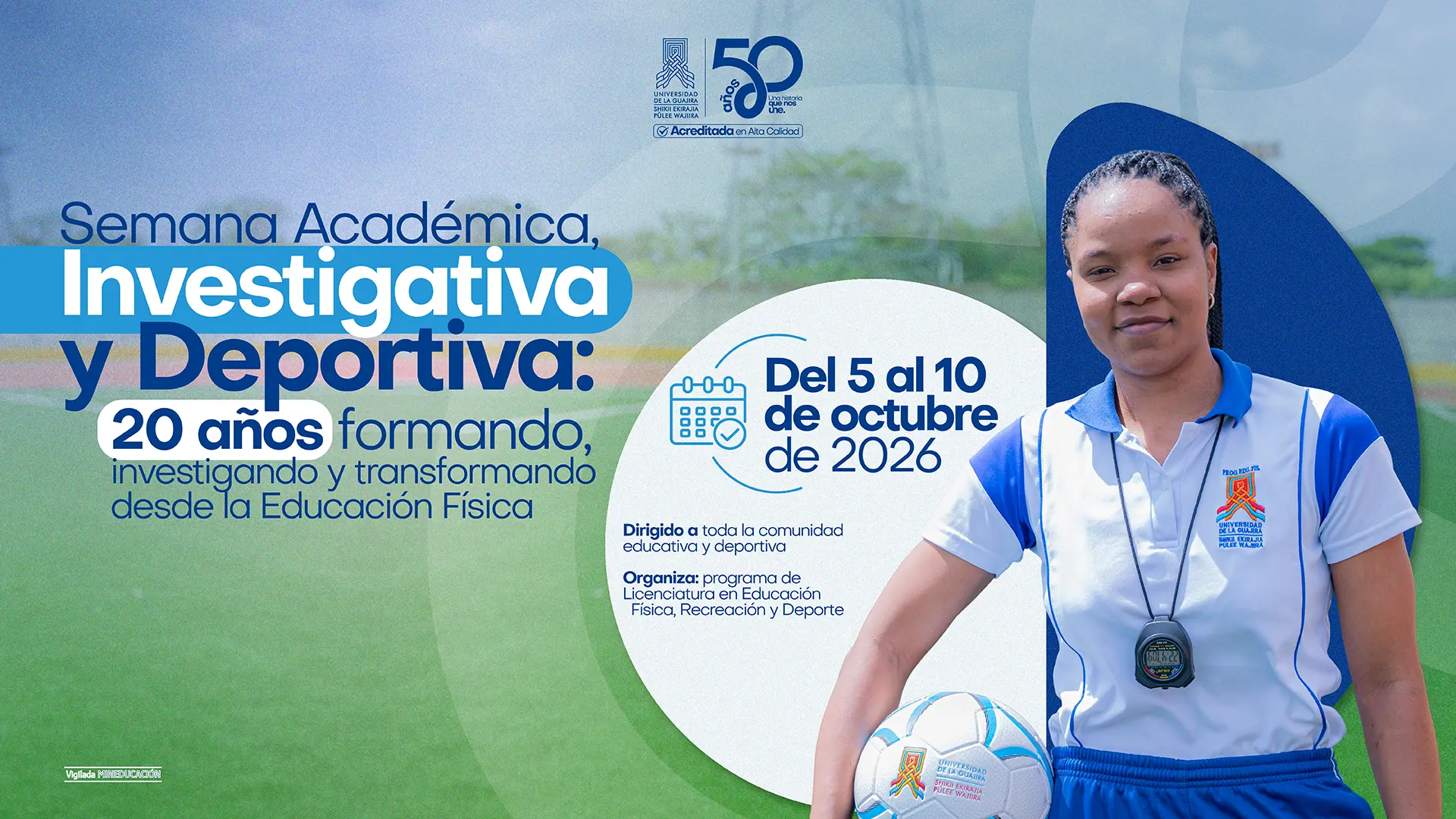 Pieza gráfica de la Semana Académica, Investigativa y Deportiva: «20 años formando, investigando y transformando desde la Educación Física». El evento se realizará del 5 al 10 de octubre de 2026 y está dirigido a la comunidad educativa y deportiva. La actividad es organizada por el programa de Licenciatura en Educación Física, Recreación y Deporte. La pieza muestra a una estudiante con uniforme deportivo sosteniendo un balón de fútbol, sobre un fondo de cancha deportiva.