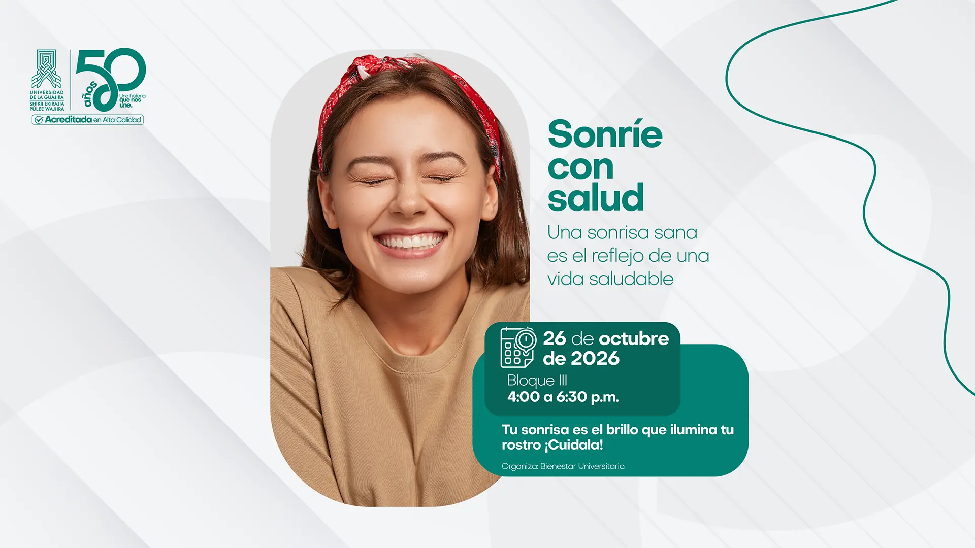 Pieza gráfica de la Universidad de La Guajira, conmemorativa de sus 50 años y acreditación en alta calidad. Sobre un fondo blanco con figuras geométricas en tonos grises y verdes, aparece la fotografía de una mujer sonriente con los ojos cerrados. El texto principal dice: “Sonríe con salud. Una sonrisa sana es el reflejo de una vida saludable”. Se invita a participar en una actividad organizada por Bienestar Universitario el 26 de octubre de 2026, de 4:00 a 6:30 p. m., en el Bloque III. La pieza incluye el mensaje: “Tu sonrisa es el brillo que ilumina tu rostro. ¡Cuídala!”.